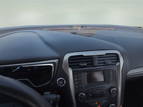 Used 2018 Ford Fusion S image 9