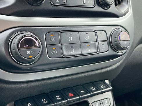 Used 2022 Chevrolet Colorado ZR2 image 15