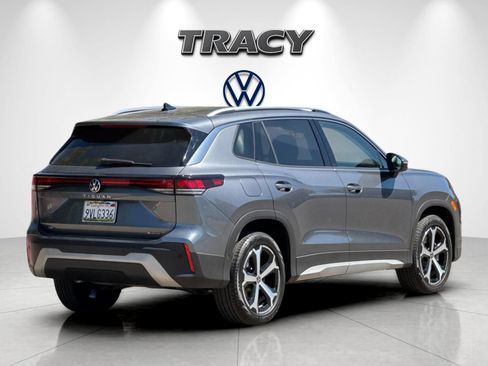 Used 2025 Volkswagen Tiguan SE AWD/4WD image 4