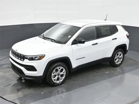 Used 2025 Jeep Compass Sport image 33