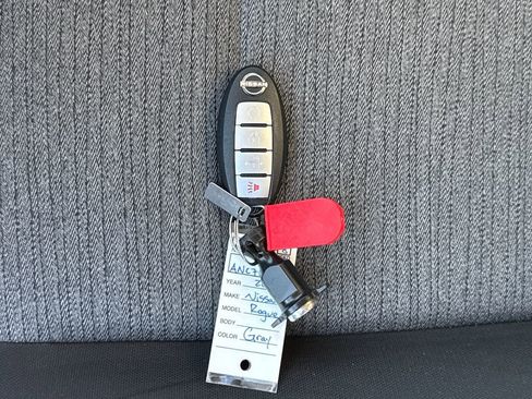 Used 2022 Nissan Rogue SV image 29