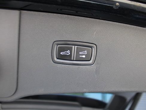 Used 2025 Porsche Cayenne image 36