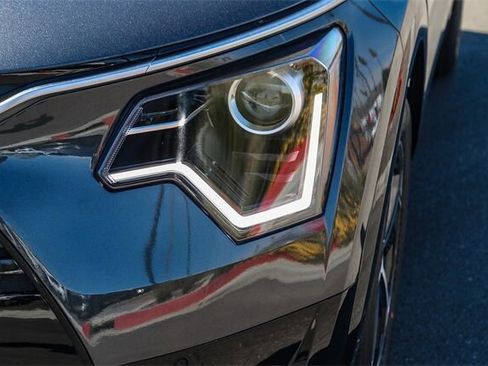 New 2025 Kia Niro SX image 4