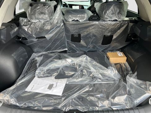 New 2025 Kia Niro EX w/ EX Cold Weather Package image 5