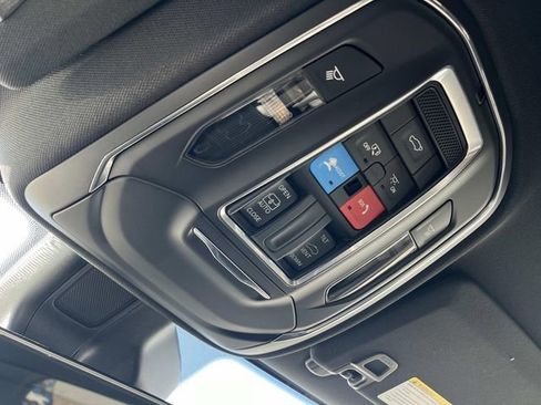 New 2025 Jeep Grand Cherokee 4WD image 33