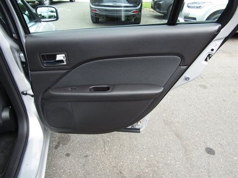 Used 2011 Ford Fusion SE FWD image 20