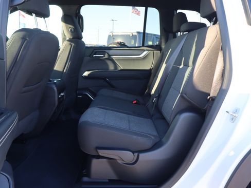 Used 2025 GMC Acadia Elevation image 10