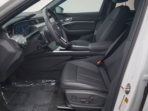 Used 2024 Audi Q8 e-tron Premium Plus w/ Premium Plus Package image 6