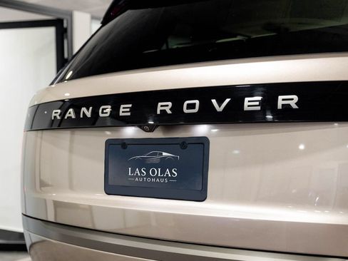 Used 2024 Land Rover Range Rover Long Wheelbase SE AWD/4WD image 12