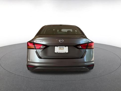 Used 2025 Nissan Altima 2.5 SV FWD image 12