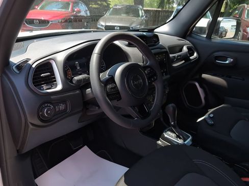 Used 2021 Jeep Renegade Latitude w/ Luxury Group II AWD/4WD image 14