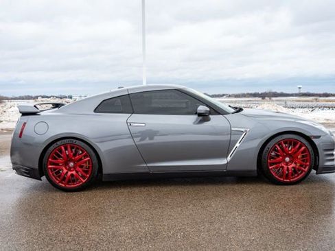 Used 2016 Nissan GT-R Premium image 8