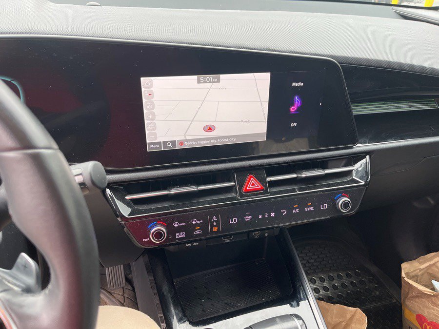 Used 2023 Kia Niro EX FWD image 7