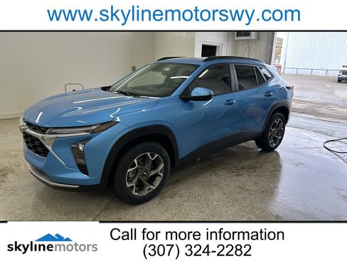 New 2025 Chevrolet Trax LT w/ Driver Confidence Package image 1