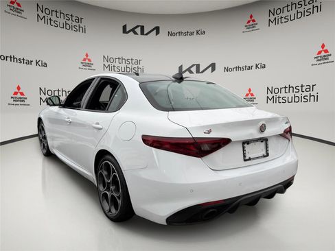 Used 2022 Alfa Romeo Giulia Veloce image 2