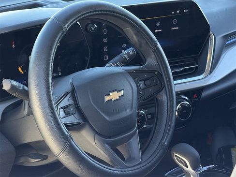 Used 2025 Chevrolet Trax LT image 15