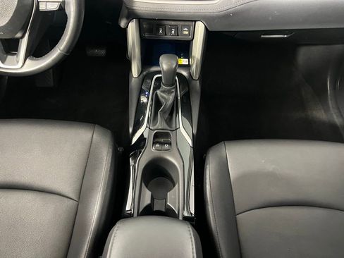 Used 2022 Toyota Corolla Cross XLE w/ Convenience Package image 17