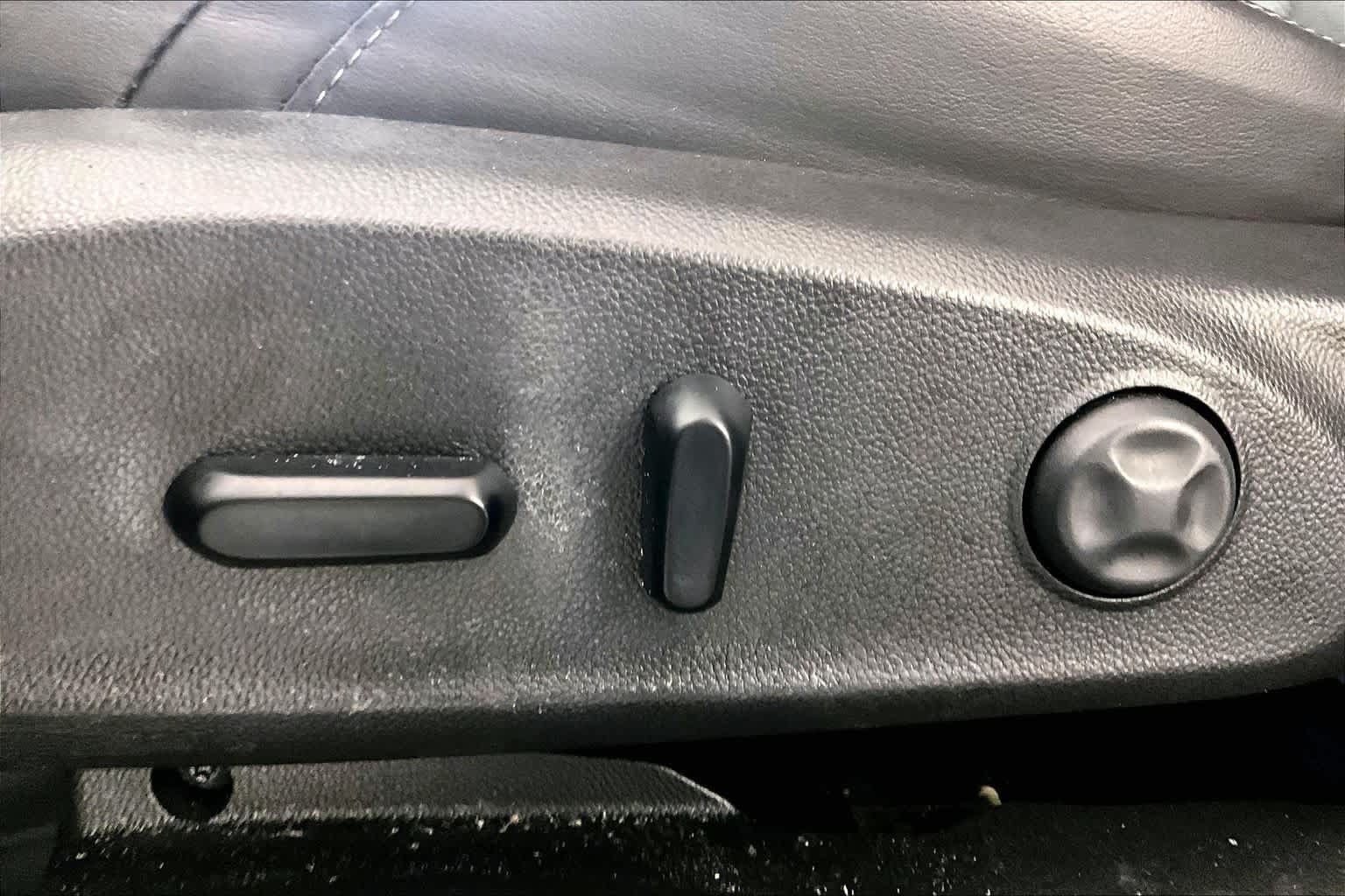 Certified 2020 Buick Envision Essence FWD image 30