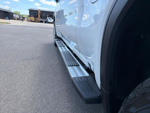 Used 2019 GMC Sierra 1500 SLT w/ SLT Premium Plus Package AWD/4WD image 18