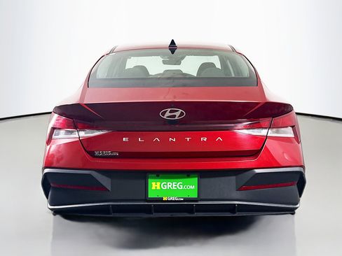 Used 2024 Hyundai Elantra SE image 8