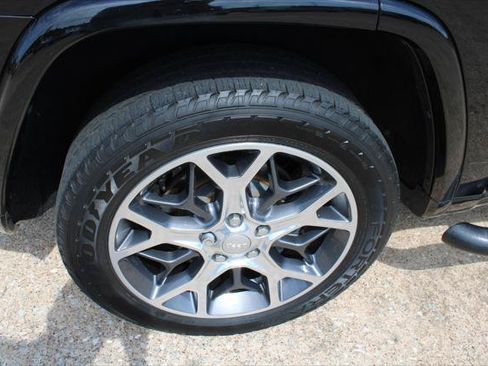 Certified 2019 Jeep Grand Cherokee Overland RWD image 14