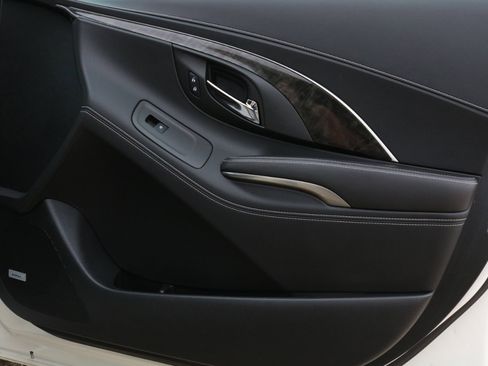 Used 2014 Buick LaCrosse Premium w/ Driver Confidence Package image 40