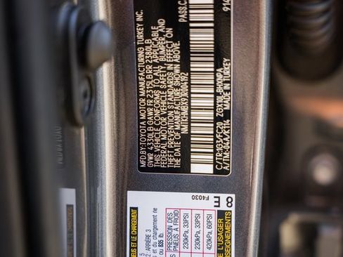 Used 2018 Toyota C-HR XLE image 34