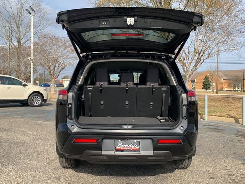 New 2026 Nissan Pathfinder SV image 5