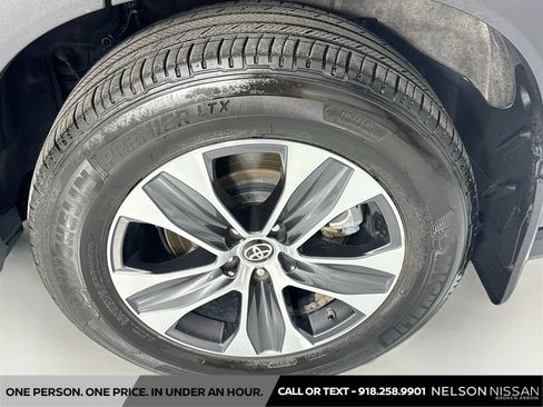 Used 2021 Toyota Highlander XLE FWD image 32