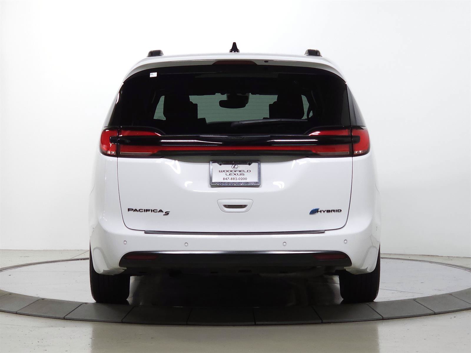 Used 2024 Chrysler Pacifica Premium FWD image 6