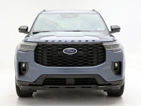 Used 2025 Ford Explorer ST-Line w/ Premium Package image 3