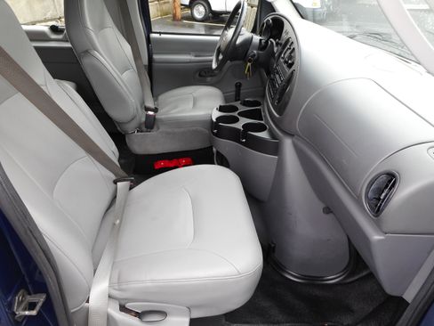 Used 2008 Ford E-350 and Econoline 350 Super Duty Wagon image 29