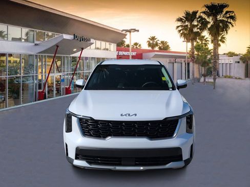 Used 2025 Kia Sorento LX FWD image 8