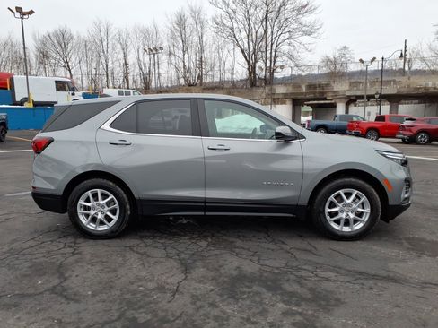 Used 2023 Chevrolet Equinox LT image 2