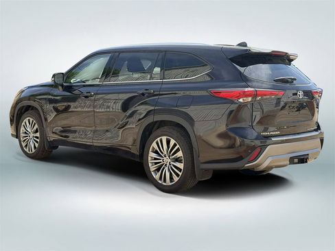 Used 2022 Toyota Highlander Platinum AWD/4WD image 4