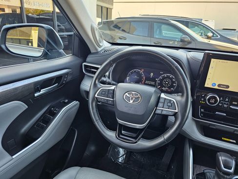 Used 2023 Toyota Highlander Platinum image 37