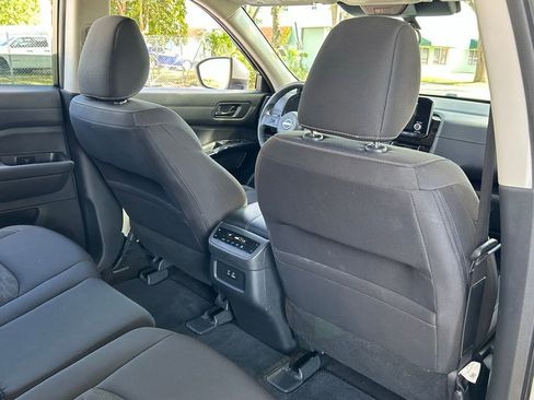 Used 2025 Nissan Pathfinder SV image 43