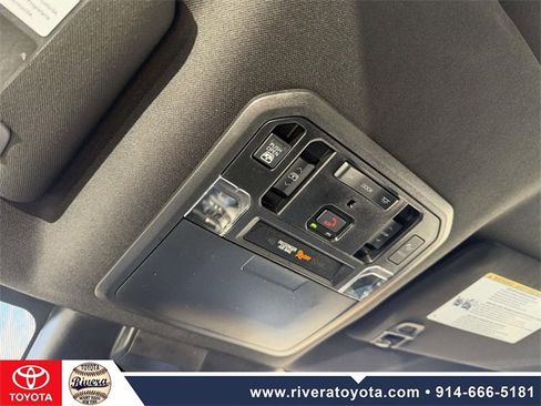 Used 2022 Toyota Tundra Platinum image 25