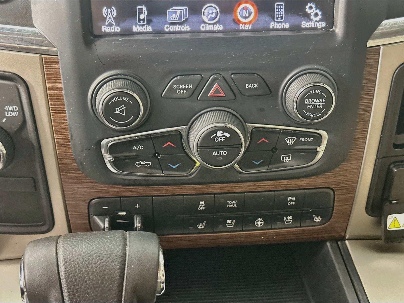 Used 2013 RAM 1500 Laramie w/ Convenience Group AWD/4WD image 15