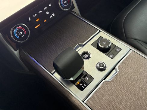 Used 2023 Land Rover Range Rover SE image 17