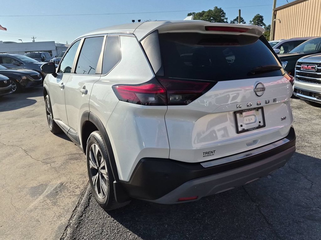 Used 2023 Nissan Rogue SV FWD image 2