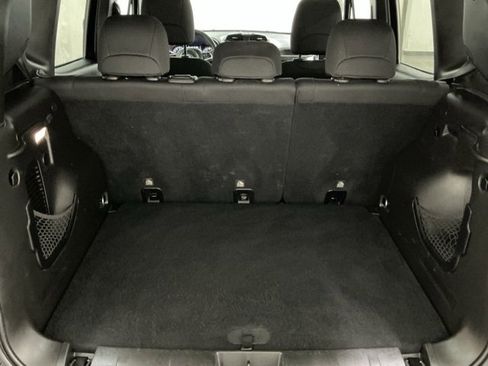 Used 2018 Jeep Renegade Latitude image 16