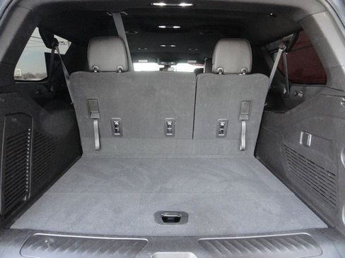 Used 2021 Chevrolet Suburban LT image 14