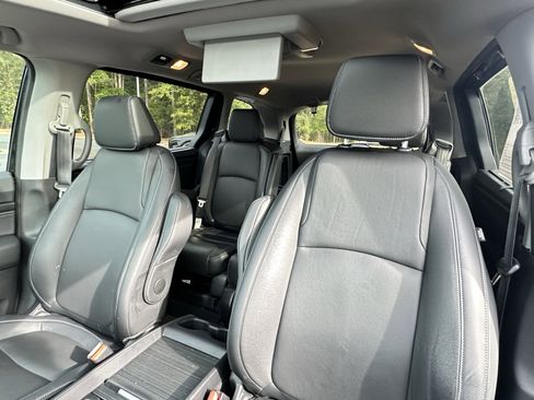 Used 2024 Honda Odyssey Touring image 8