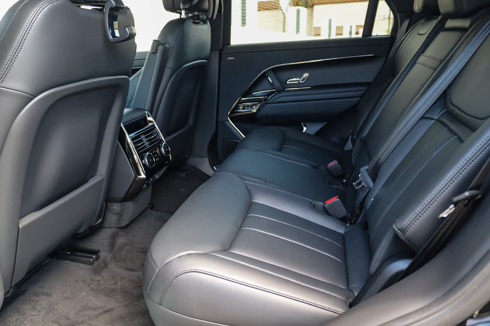 New 2026 Land Rover Range Rover Sport Dynamic SE AWD/4WD image 16