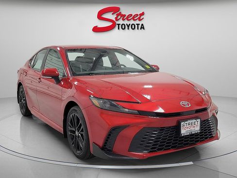 Used 2025 Toyota Camry SE w/ Convenience Package AWD/4WD image 5