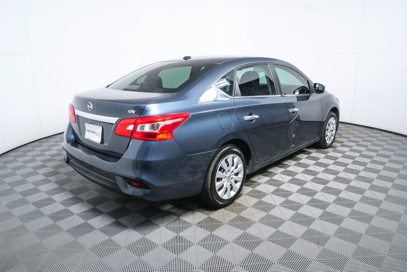 Used 2017 Nissan Sentra SV FWD image 3