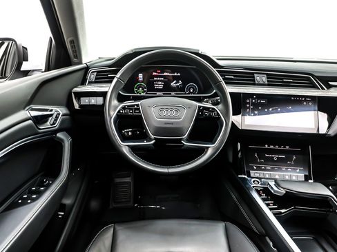 Used 2023 Audi e-tron Premium w/ Convenience Plus Package image 5