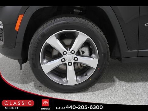 Used 2022 Jeep Grand Cherokee Limited w/ Luxury Tech Group II AWD/4WD image 24