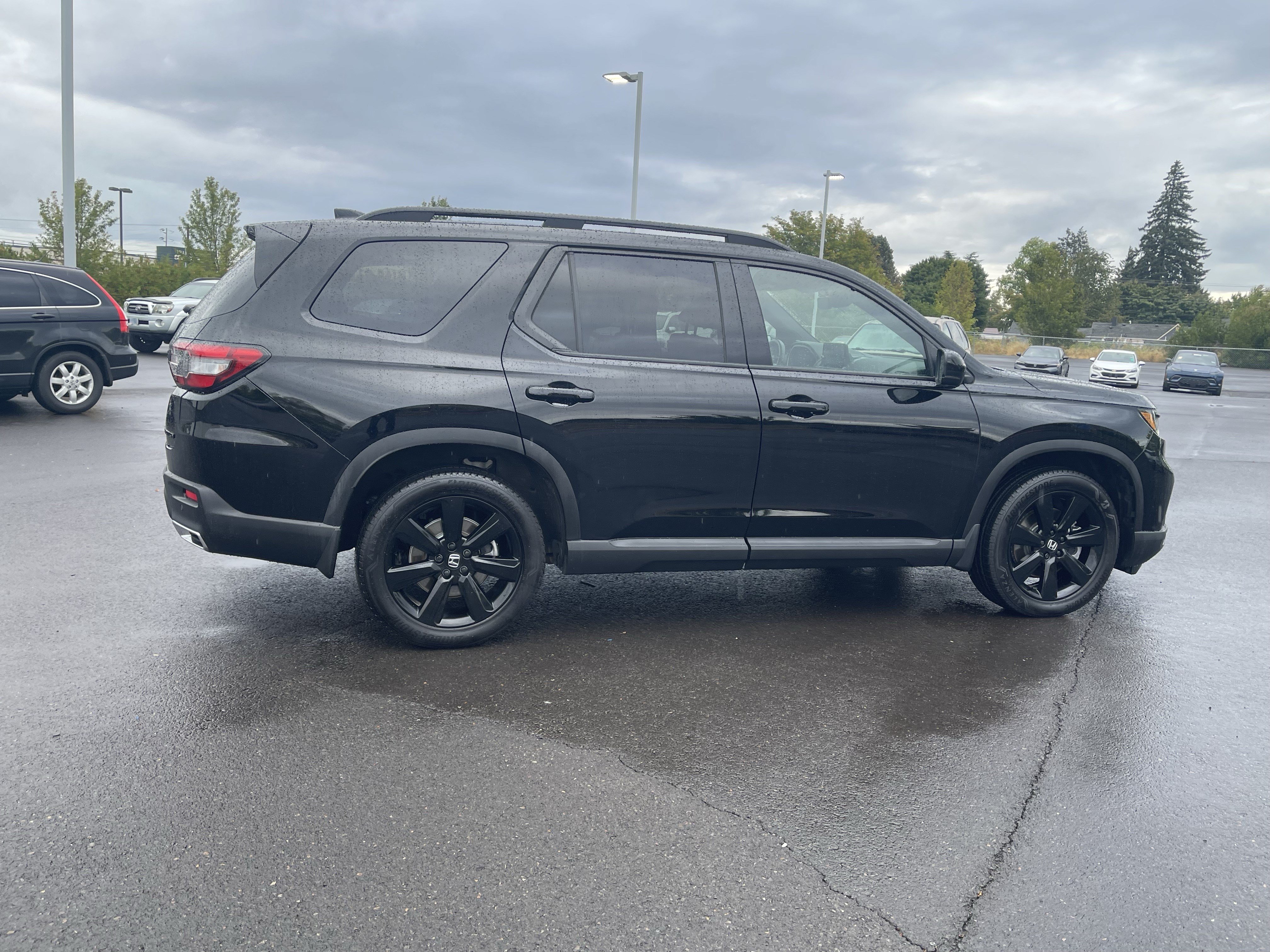 Used 2025 Honda Pilot Black Edition image 6